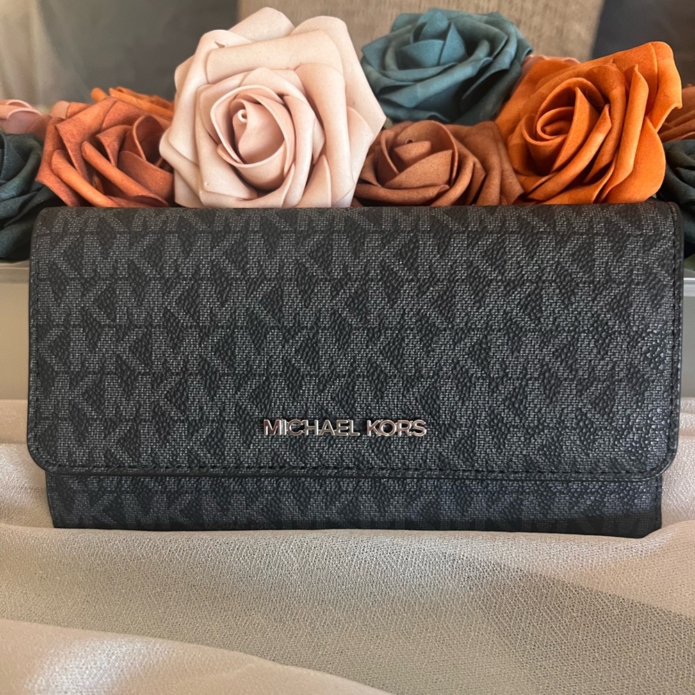 NWOT NEW Michael Kors JetSet Lg Trifold Signature Leather Wallet